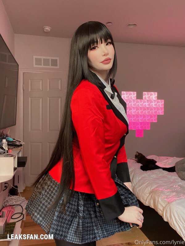 Lynie Nicole - 1