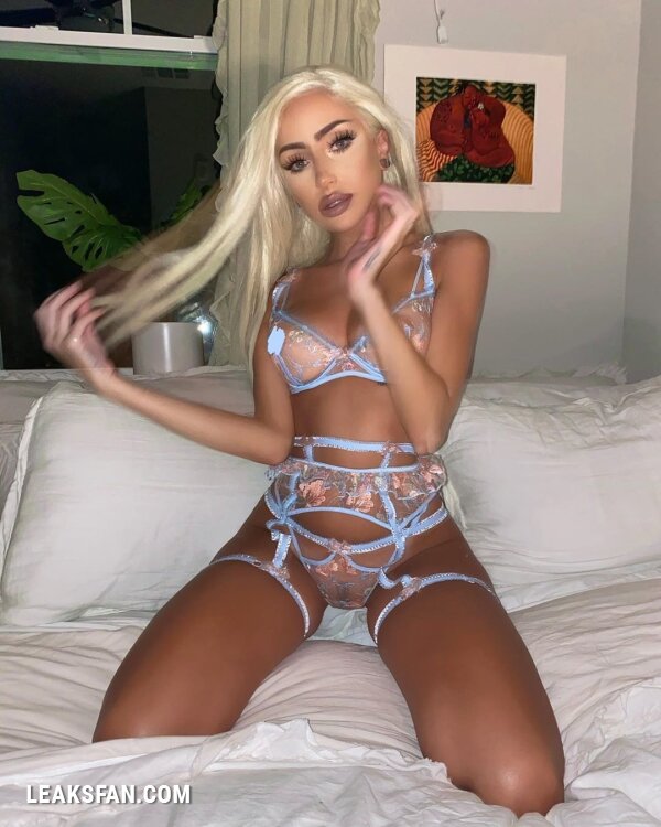 NaomiWoods ( lissapolooza, Elissa Alexis, Naomi Woods )  - 1