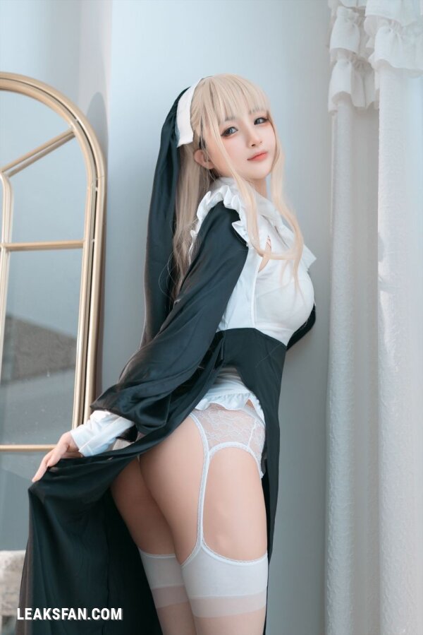 Sakurai - Nun (Random Cosplay) - 2