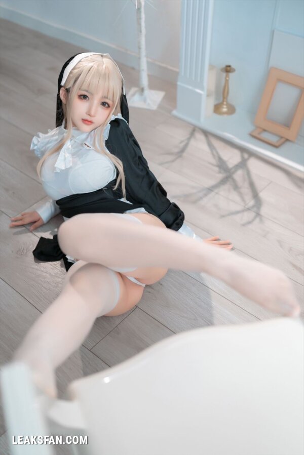 Sakurai - Nun (Random Cosplay) - 0