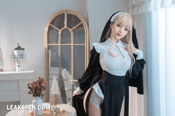 Sakurai - Nun (Random Cosplay) - 33