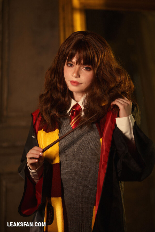 Ashen Reina - Hermione - 1