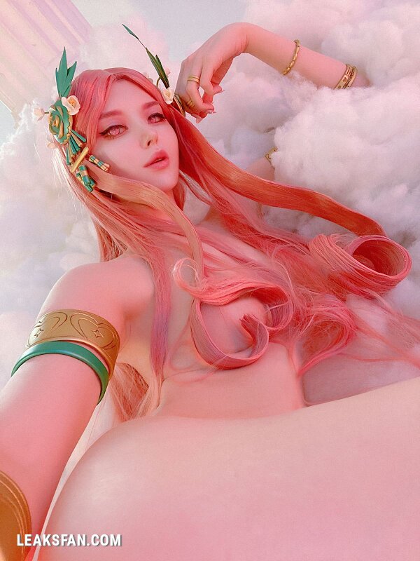 Vinnegal - Aphrodite (Random Cosplay) - 1