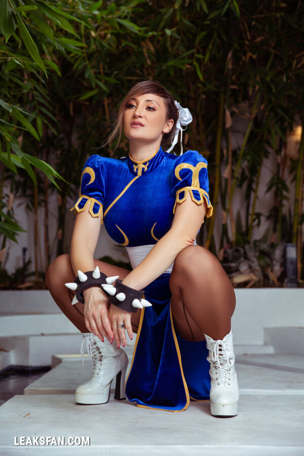 Holly Wolf - Chun-Li - 0