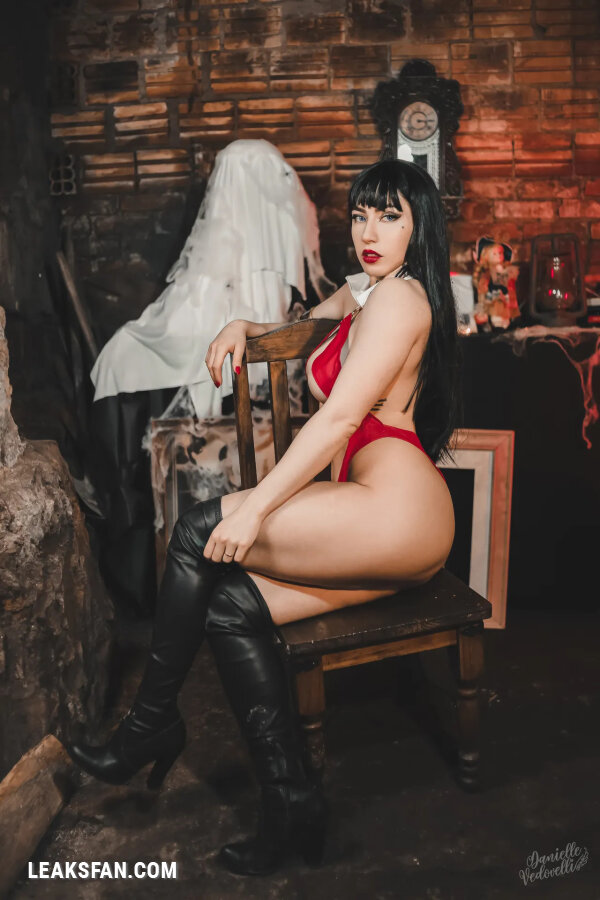 Danielle Vedovelli - Vampirella - 26