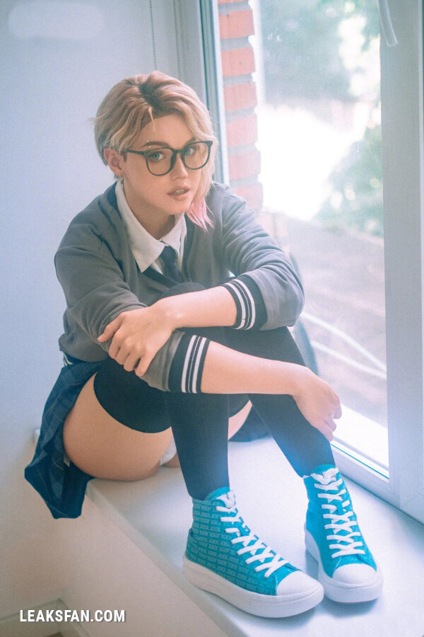 Shirogane Sama - Schoolgirl Gwen - 2