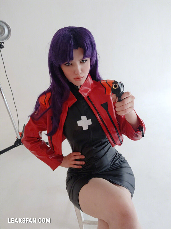 Lada Lyumos - Misato Katsuragi - 1