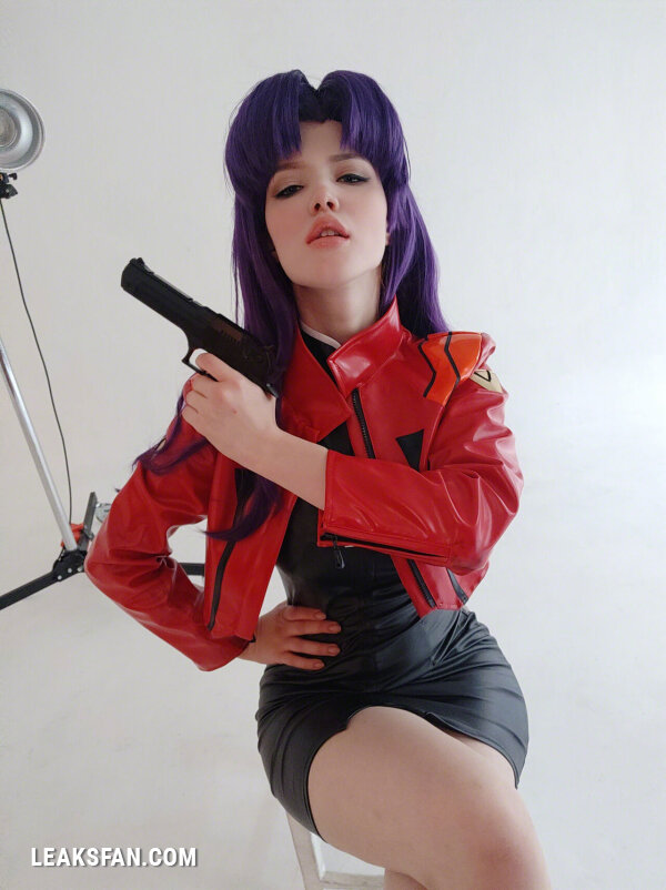 Lada Lyumos - Misato Katsuragi - 1