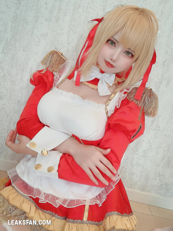 Uri - Nero maid - 2