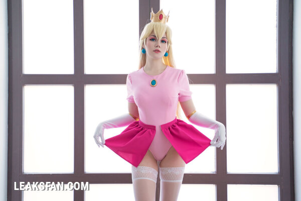 Anastasia Komori - Peach - 20