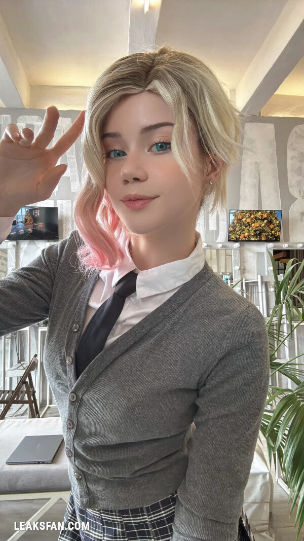 Anastasia Komori - Gwen - 2