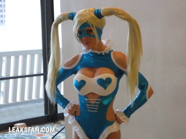 R.Mika (Street Fighter) cosplay by Kristen Hughey! - 0