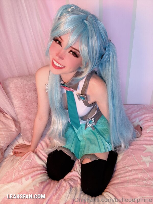 Belle Delphine ----------------- Hatsune Miku - 3