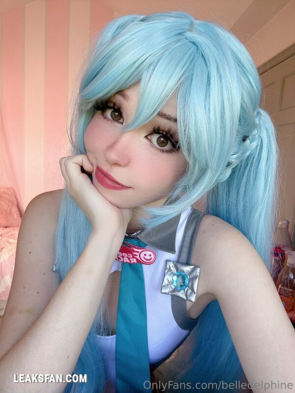 Belle Delphine ----------------- Hatsune Miku - 2