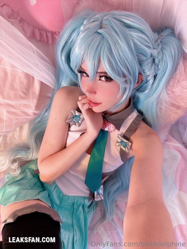 Belle Delphine ----------------- Hatsune Miku - 0