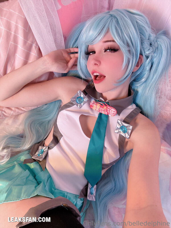 Belle Delphine ----------------- Hatsune Miku - 2