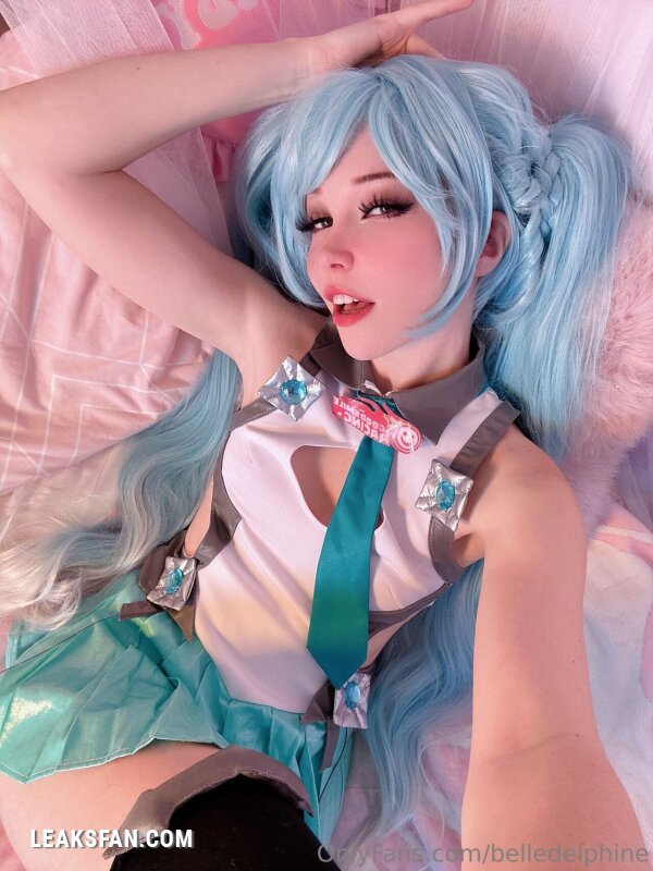 Belle Delphine ----------------- Hatsune Miku - 2