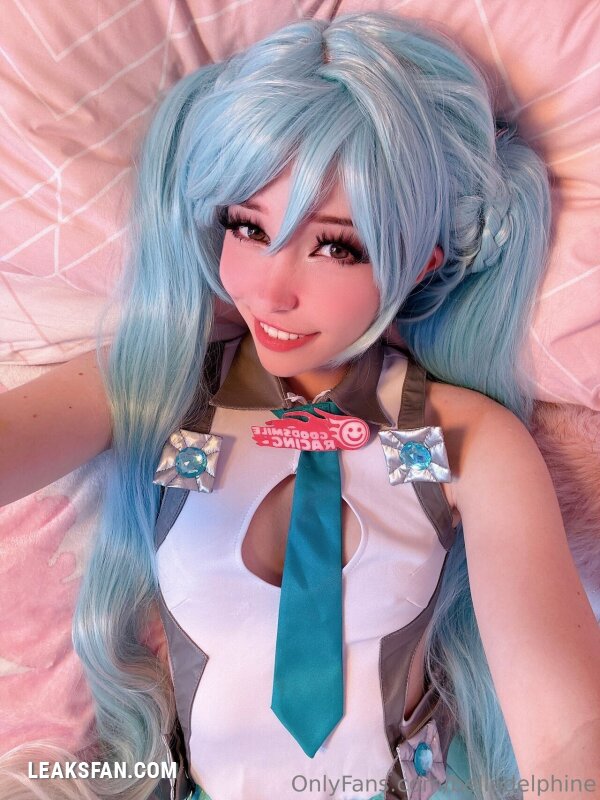 Belle Delphine ----------------- Hatsune Miku - 2