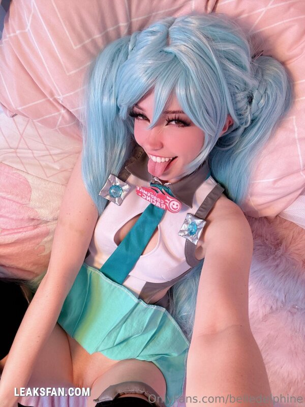 Belle Delphine ----------------- Hatsune Miku - 1