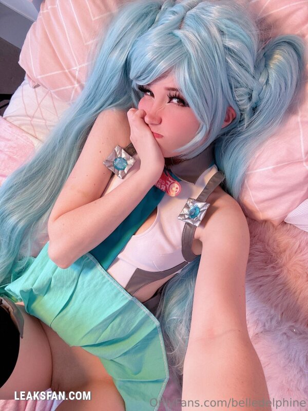 Belle Delphine ----------------- Hatsune Miku - 2