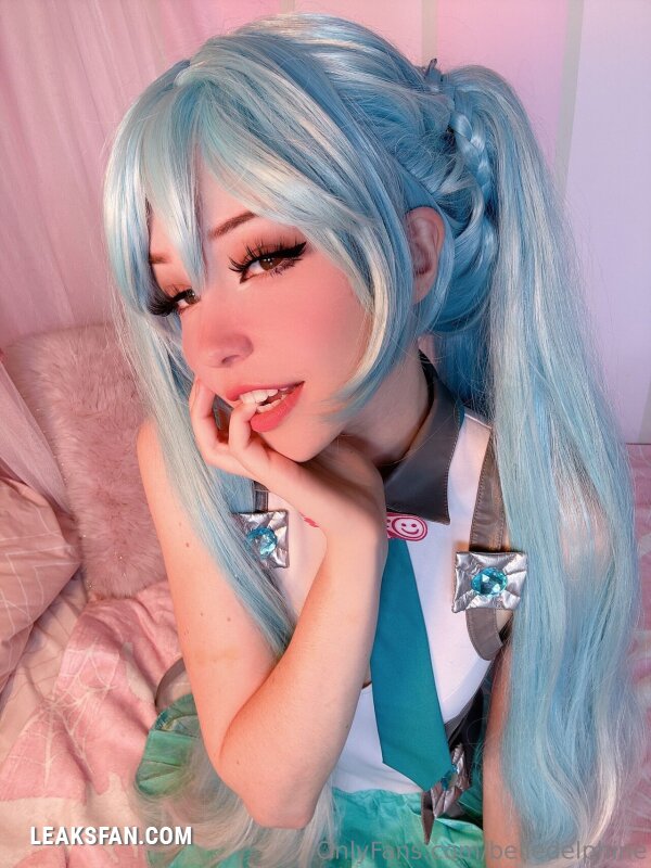 Belle Delphine ----------------- Hatsune Miku - 45