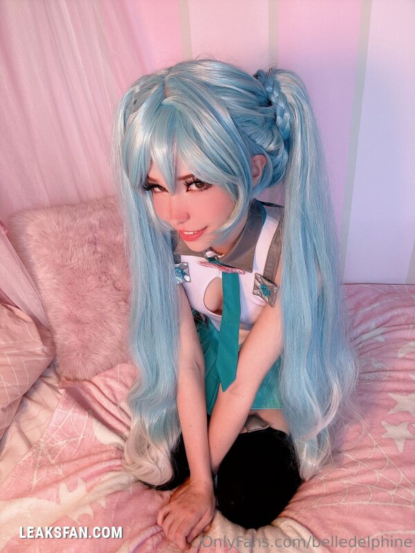 Belle Delphine ----------------- Hatsune Miku - 57