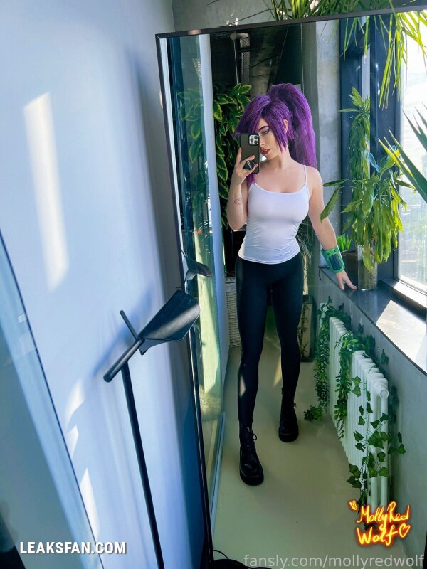 mollyredwolf leela from futurama - 1