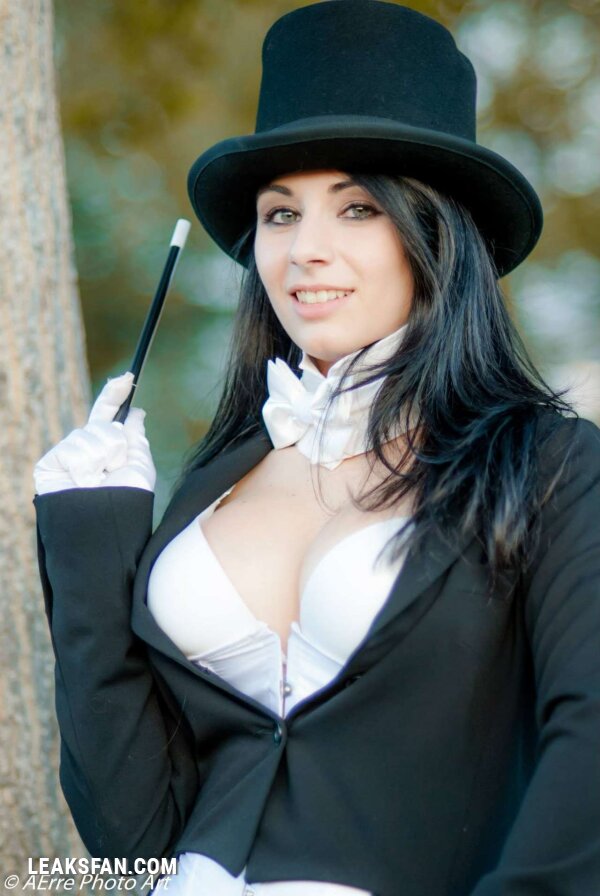 Zatanna Zatara (Justice League) - 2