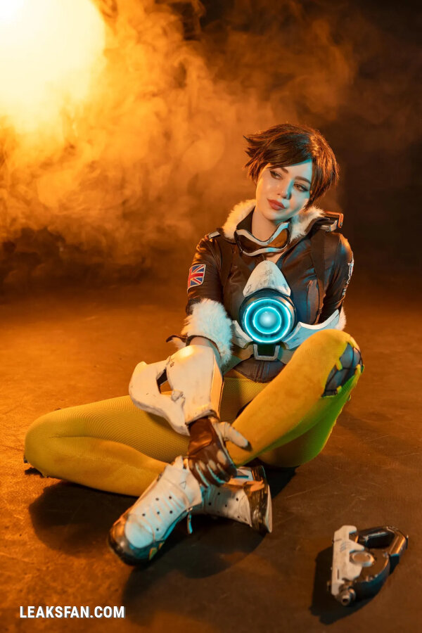 Alina Becker - Tracer - 0